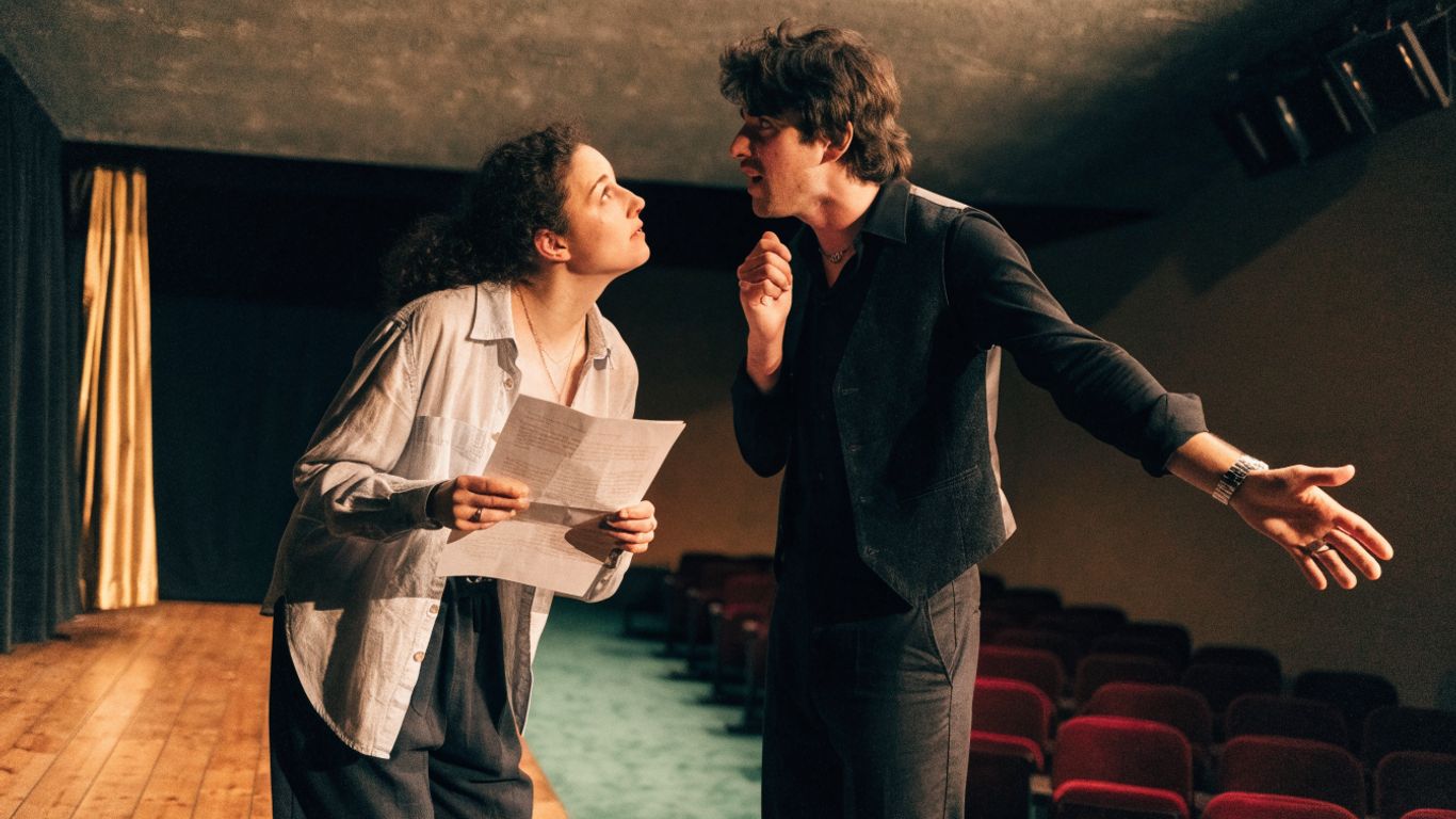 Comment apprendre un texte de théâtre : méthodes de comédien